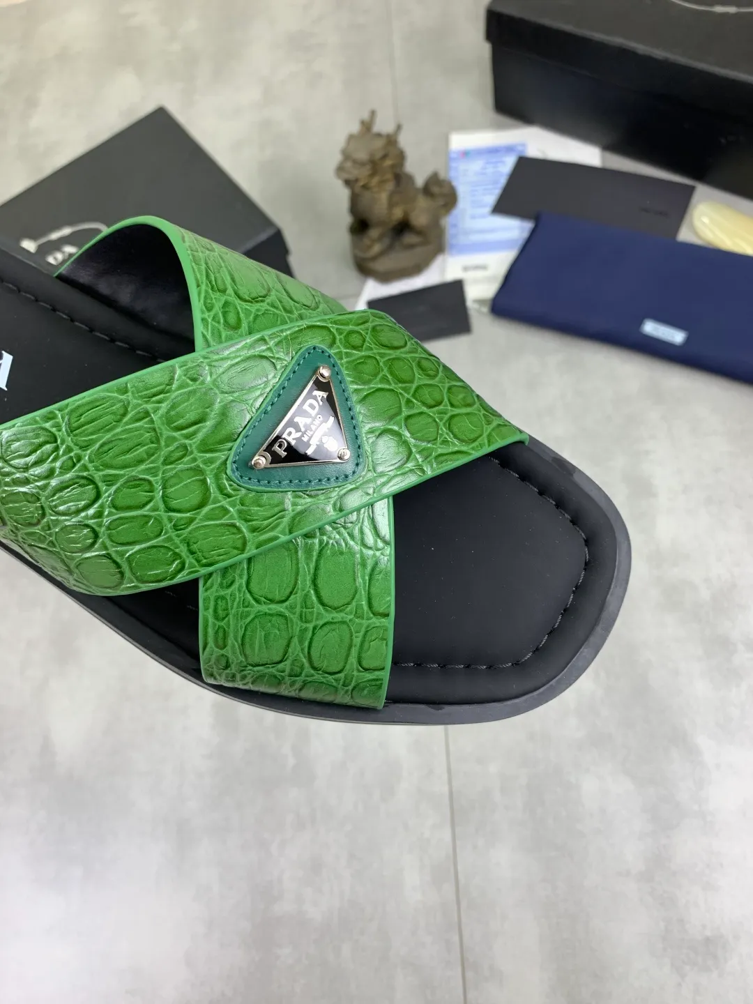 Men's shoes 💰P320💰【New style】🎁🎁🎁 PRADA Prada's new casual slippers, original official website 1:1, perfect workmanship, conveying a kind of noble luxury, sublimating its definition of luxury in Prada's high-end extraordinary craftsmanship. Original combination outsole, size: 39-46 colors 🉑️ to choose from